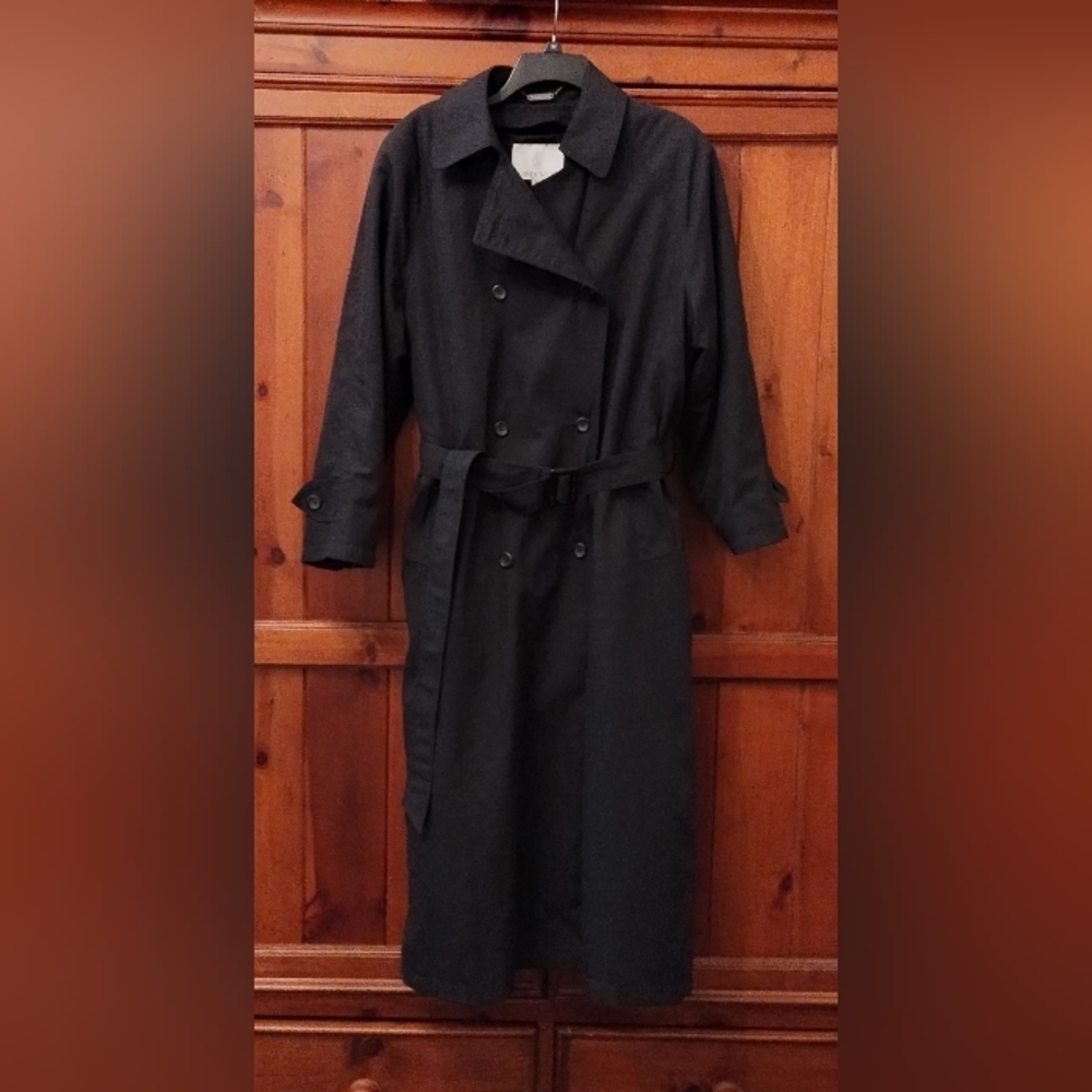 London Fog women's long black lined trenchcoat size 12